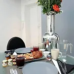 Services Borgo לינה וארוחת בוקר 2*